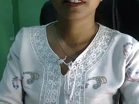 cute momo love online show from 24, 4, 2026