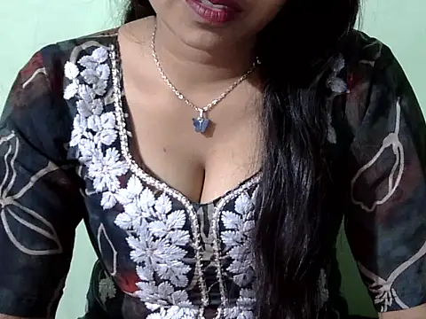 cute momo love online show from 27, 2, 2026