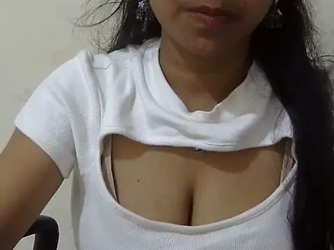 cute momo love online show from 5, 6, 2026