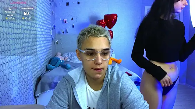 LuxuryLoverss online show from 3, 3, 2026