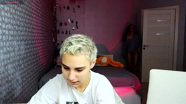 LuxuryLoverss online show from 6, 3, 2026