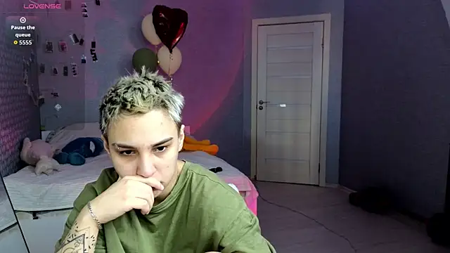 LuxuryLoverss online show from 15, 4, 2026