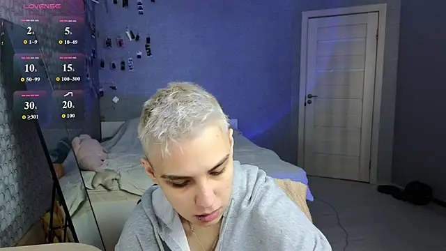 LuxuryLoverss online show from 2, 5, 2026
