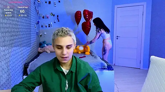 LuxuryLoverss online show from 4, 3, 2026