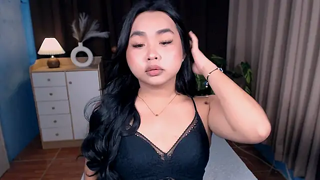 hoellygia online show from 10, 3, 2026