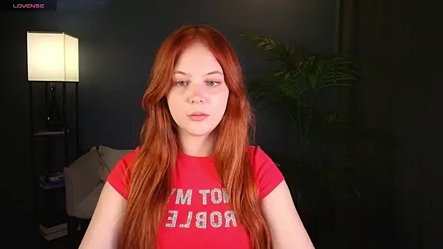 Snapshot of Elle_Funning chatting on 29, 7, 2026 Elle Funning online show from 29, 7, 2026