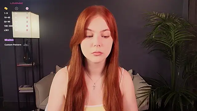 Snapshot of Elle_Funning chatting on 11, 5, 2026 Elle Funning online show from 11, 5, 2026