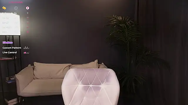 Snapshot of Elle_Funning chatting on 22, 5, 2026 Elle Funning online show from 22, 5, 2026