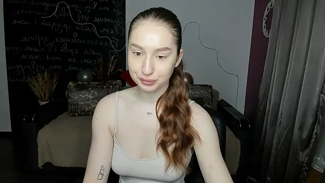 AlicaFoxis online show from 6, 3, 2026