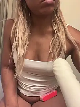 Snapshot of princessandthefootjob chatting on 20, 4, 2026 princessandthefootjob online show from 20, 4, 2026
