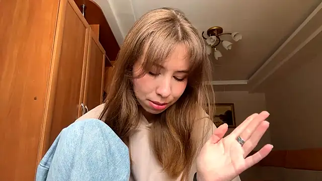 SerenaHawthorne online show from 27, 2, 2026