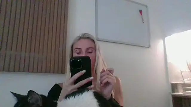 kinkykara25 online show from 12, 3, 2026