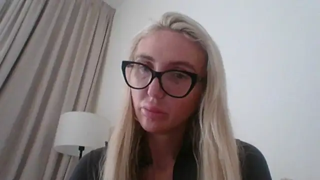 kinkykara25 online show from 13, 4, 2026