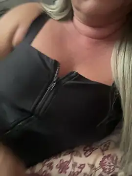 Nanda loiragostosa online show from 2, 4, 2026