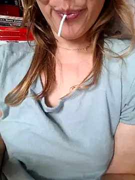 Snapshot of milffa chatting on 15, 6, 2026 milffa online show from 15, 6, 2026