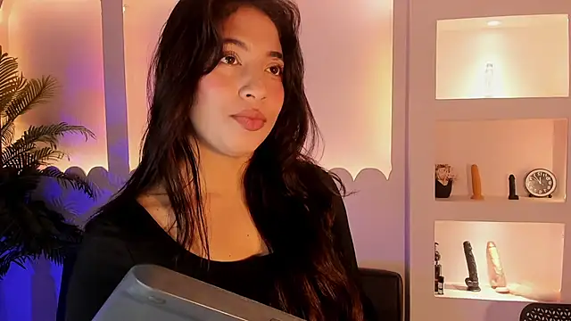 Snapshot of Holy_Lux chatting on 4, 6, 2026 Holy Lux online show from 4, 6, 2026