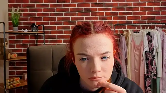 LauraaStokes online show from 5, 3, 2026