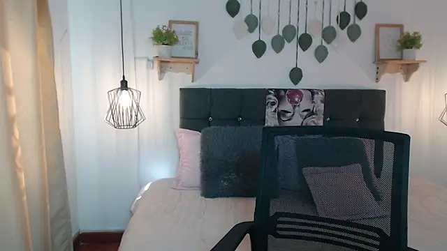 Emma hassani online show from 10, 4, 2026