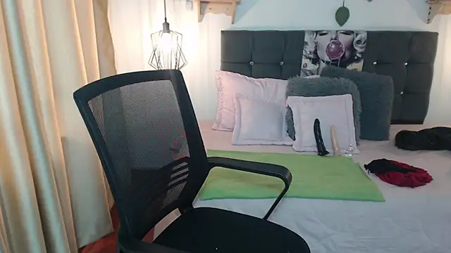 Emma hassani online show from 7, 4, 2026