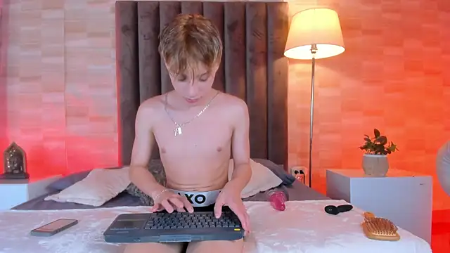 Isaac Grey online show from 8, 4, 2026