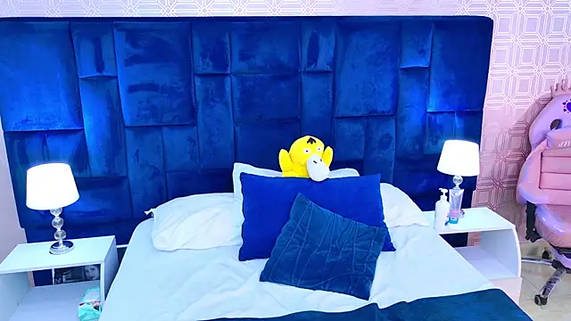 Cami Rousse online show from 23, 4, 2026