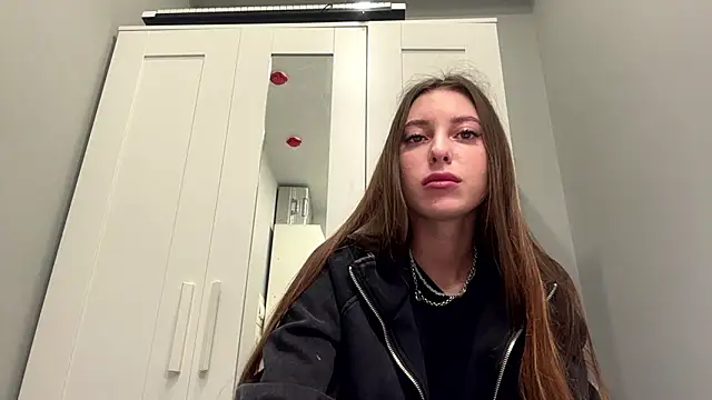 selena favn online show from 6, 3, 2026