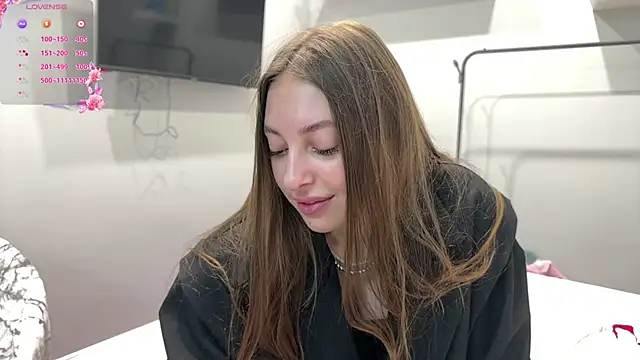 Snapshot of selena_favn chatting on 4, 6, 2026 selena favn online show from 4, 6, 2026