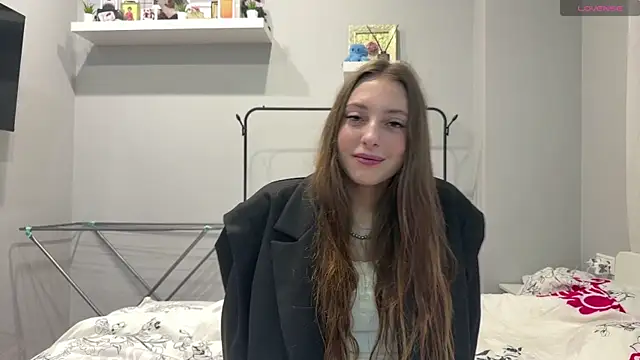 Snapshot of selena_favn chatting on 9, 6, 2026 selena favn online show from 9, 6, 2026