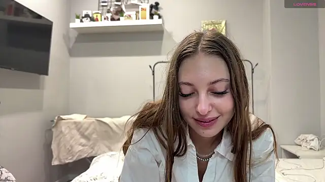 Snapshot of selena_favn chatting on 10, 6, 2026 selena favn online show from 10, 6, 2026