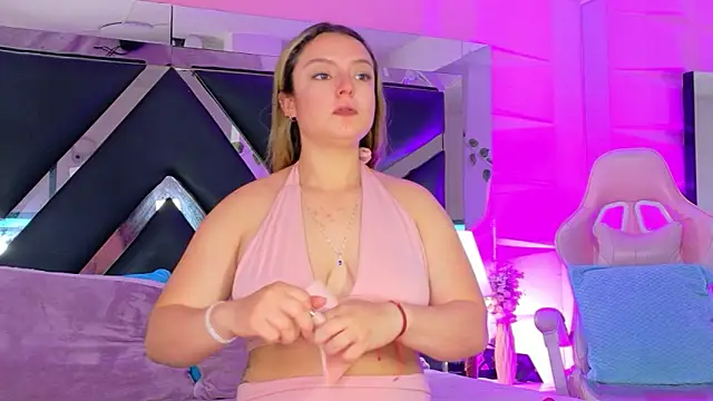 Giigii Hadid  online show from 7, 3, 2026