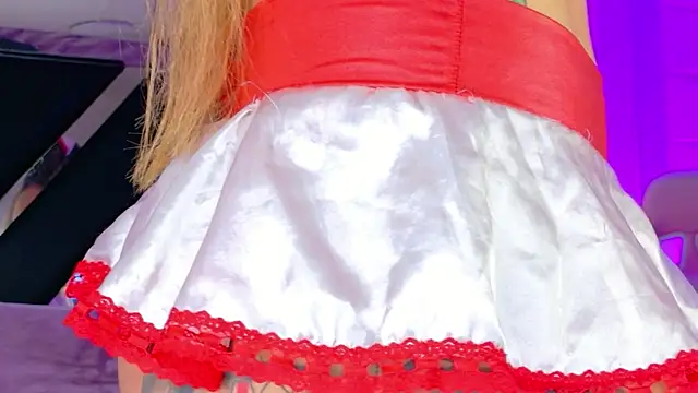 Giigii Hadid  online show from 6, 3, 2026