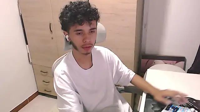 axeldarkk online show from 5, 3, 2026