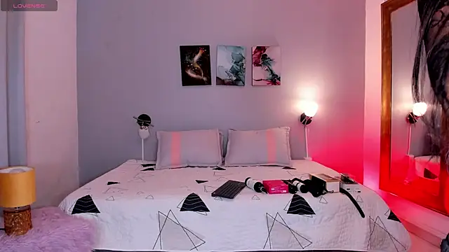 KimTaylorW online show from 17, 4, 2026