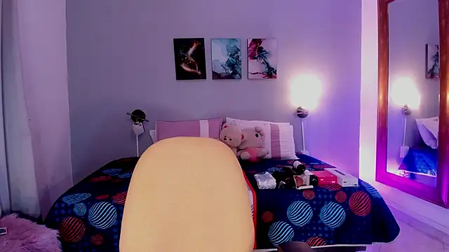 KimTaylorW online show from 4, 6, 2026