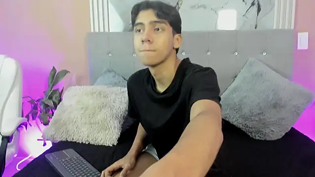 Eros Lux online show from 13, 4, 2026