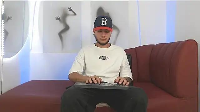 Snapshot of luxesmith chatting on 25, 4, 2026 luxesmith online show from 25, 4, 2026