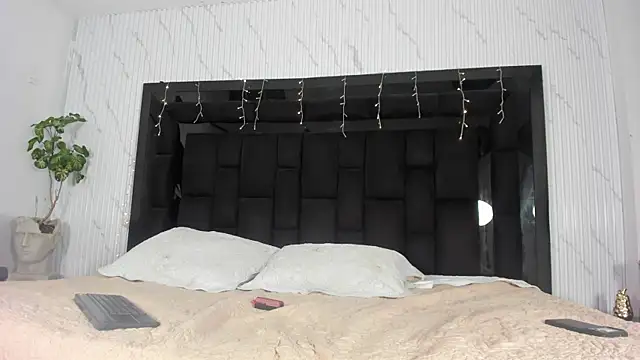 DylanRoyce  online show from 15, 4, 2026