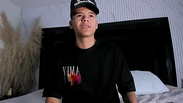 DylanRoyce  online show from 30, 4, 2026