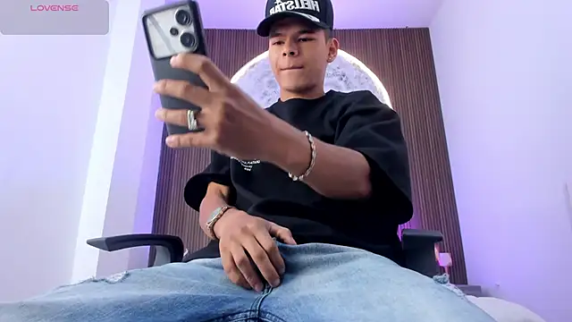 DylanRoyce  online show from 20, 4, 2026