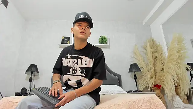 DylanRoyce  online show from 1, 6, 2026