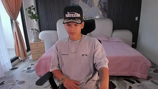 DylanRoyce  online show from 27, 4, 2026