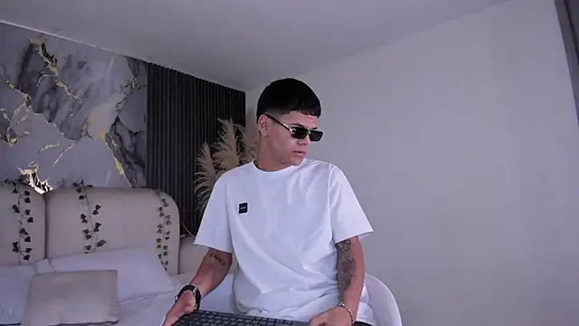 DylanRoyce  online show from 13, 3, 2026