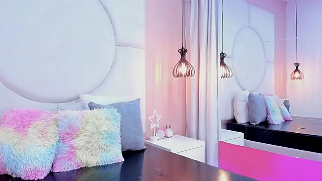 Laila-Miller online show from 22, 4, 2026