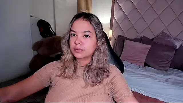 dulce lyraa1 online show from 22, 7, 2026