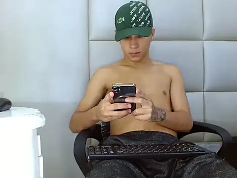 Hollmanhot online show from 1, 3, 2026