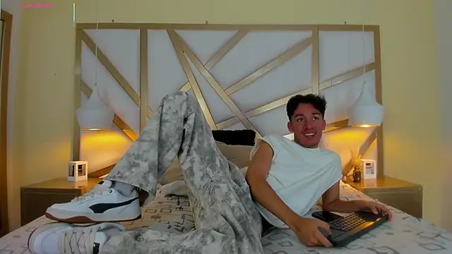 Austin Reedss online show from 15, 4, 2026