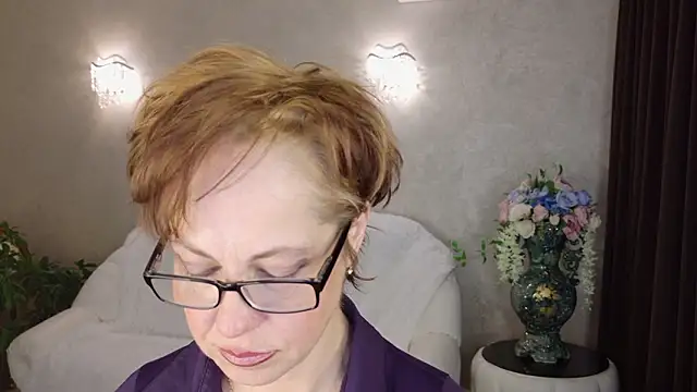 LioraWeiss online show from 4, 3, 2026