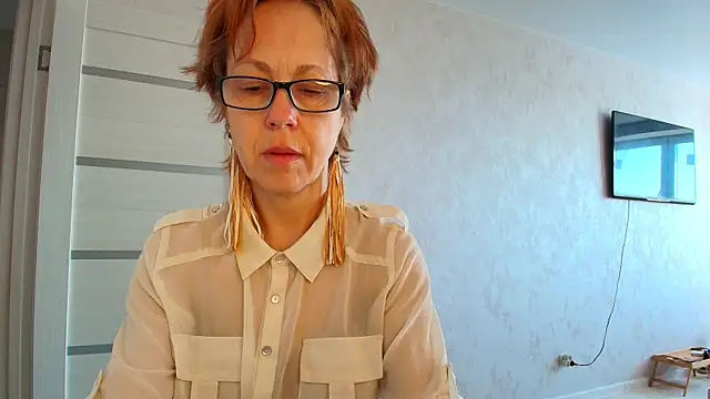 LioraWeiss online show from 4, 5, 2026