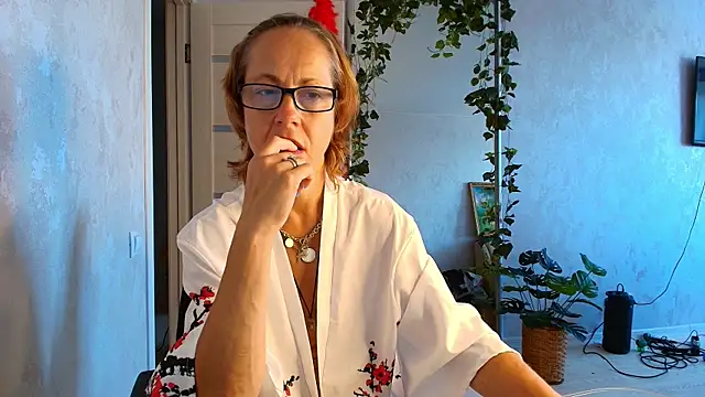 LioraWeiss online show from 21, 7, 2026