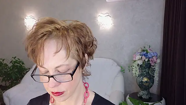 LioraWeiss online show from 6, 3, 2026